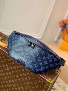 LV M45729 Louis Vuitton Discovery Bumbag PM Navy Blue