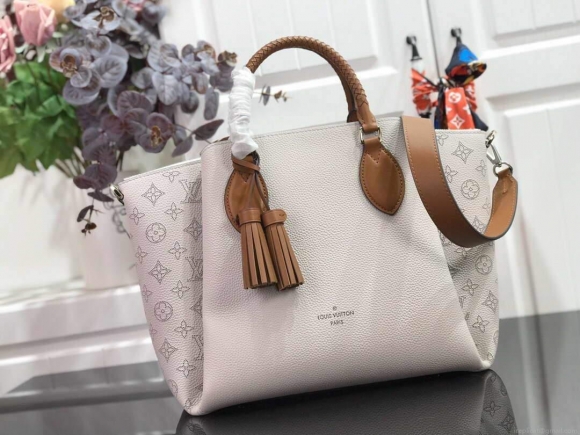 LV M55553 Louis Vuitton Haumea Mahina Bag M55031 Brume Grey