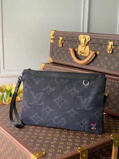 LV M80142 Louis Vuitton 2054 Reversible Pouch Monogram Black And Green