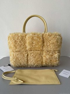 Bottega Veneta BV 652867 Arco Tote Intreccio shearling Light Yellow