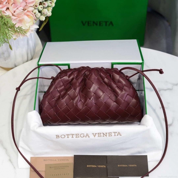 BV 585852 Bottega Veneta Mini Pouch intrecciato leather clutch with strap Wine Red