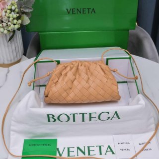 BV 585852 Bottega Veneta Mini Pouch intrecciato leather clutch with strap Nude