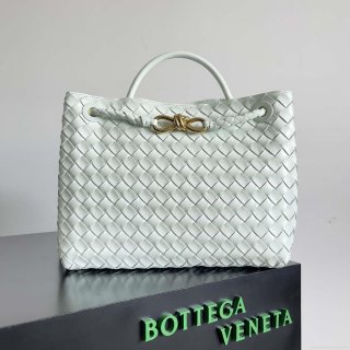 Bottega Veneta BV 743572 Medium Andiamo Glacier blue