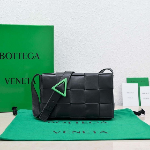 Bottega Veneta BV 578004 Cassette Cross-body bag soft lambskin leather BV89907