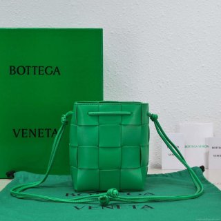 Bottega Veneta BV 680218 Small Cassette Cross-Body Bucket Green