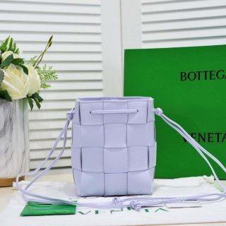 Bottega Veneta BV 680218 Small Cassette Cross-Body Bucket Light Purple