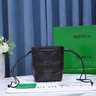 Bottega Veneta BV 680218 Small Cassette Cross-Body Bucket Black