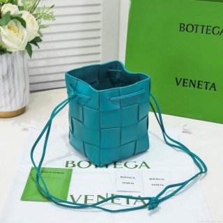 Bottega Veneta BV 680218 Small Cassette Cross-Body Bucket Blue