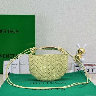 Bottega Veneta BV 744267 Mini Sardine Cross-body bag realised with Intrecciato Yellow