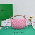 Bottega Veneta BV 744267 Mini Sardine Cross-body bag realised with Intrecciato Pink