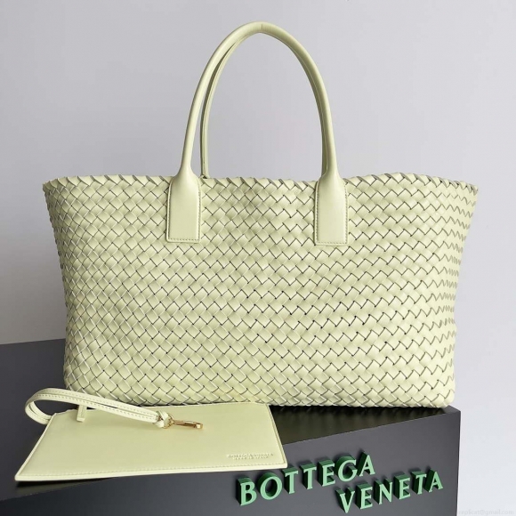 Bottega Veneta BV 608811 Large Cabat Bag Bv0030