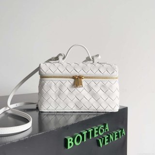 Bottega Veneta BV 789109V3IV16414 Bang Bang Vanity Case White