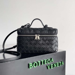 Bottega Veneta BV 789109V3IV16414 Bang Bang Vanity Case Black