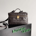 Bottega Veneta BV 789109V3IV16414 Bang Bang Vanity Case Dark Brown