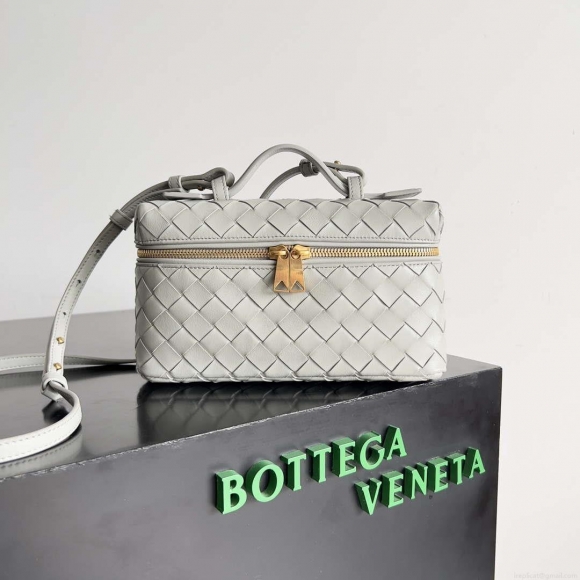 Bottega Veneta BV 789109V3IV16414 Bang Bang Vanity Case Gray