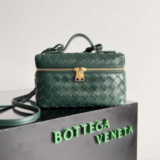 Bottega Veneta BV 789109V3IV16414 Bang Bang Vanity Case Green