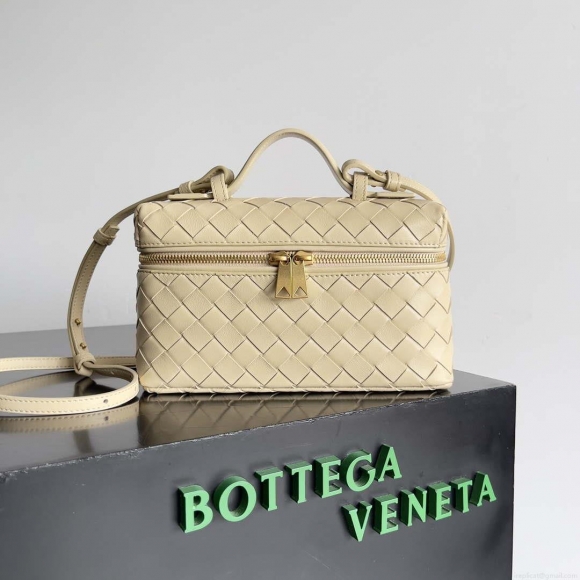 Bottega Veneta BV 789109V3IV16414 Bang Bang Vanity Case Apricot