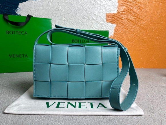 Bottega Veneta BV 578004 Cassette Cross-body Bag 58890 Light Blue