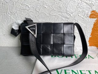 Bottega Veneta BV 667298 Cassette Cross-body Bag 33993 Black