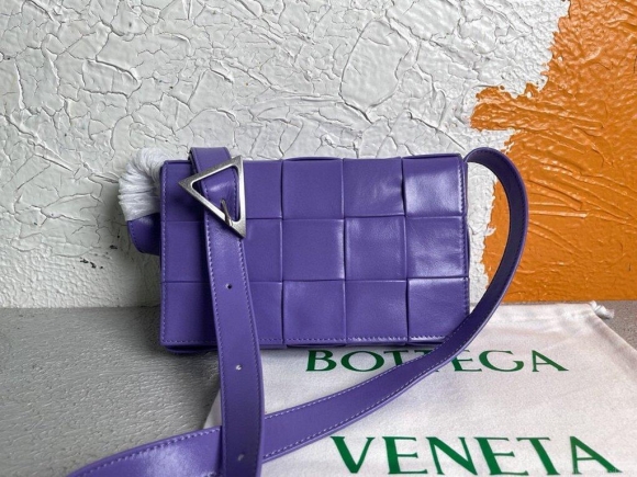 Bottega Veneta BV 667298 Cassette Cross-body Bag 33993 Purple