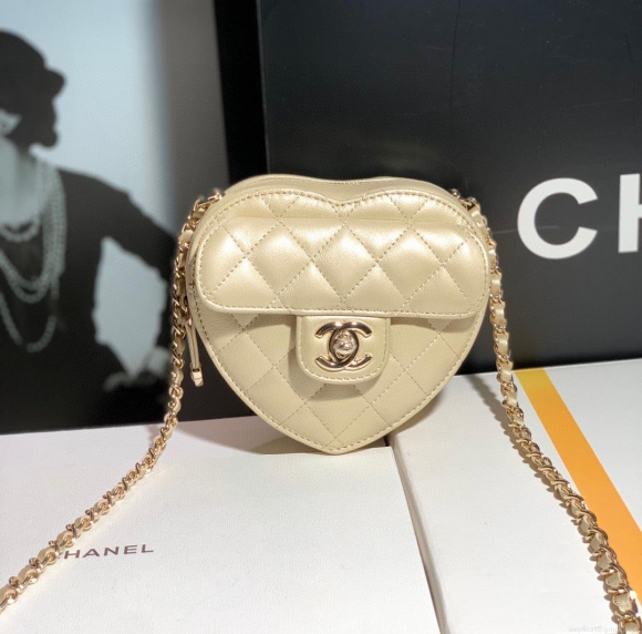 Chanel AP2784 Heart Clutch with Chain Lambskin Gold-Tone Metal Gold