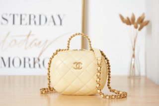 Chanel Small Vanity Case Lambskin gold-tone metal AS3066 Apricot