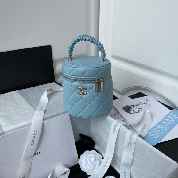 Chanel Vanity Case Lambskin AP2730 Blue