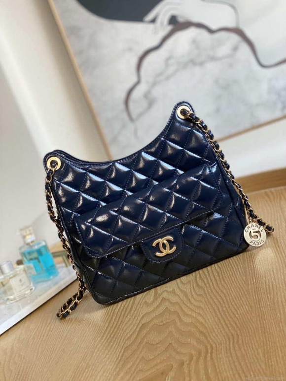 Chanel AS3690 Hobo Handbag Shiny Crumpled Calfskin & Gold-Tone Metal Navy blue