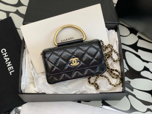 Chanel AP3484 CLUTCH WITH CHAIN Shiny Lambskin & Gold-Tone Metal