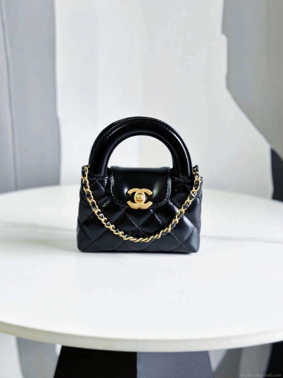 Chanel AP3435 Shiny aged calfskin & gold-tone metal Black