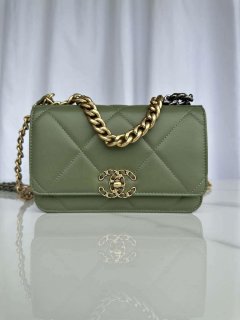 Chanel AP3267 19 Wallet on Chain Woc Shiny Lambskin Green