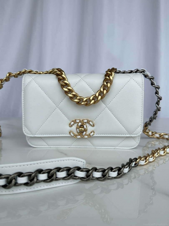 Chanel AP3267 19 Wallet on Chain Woc Shiny Lambskin White