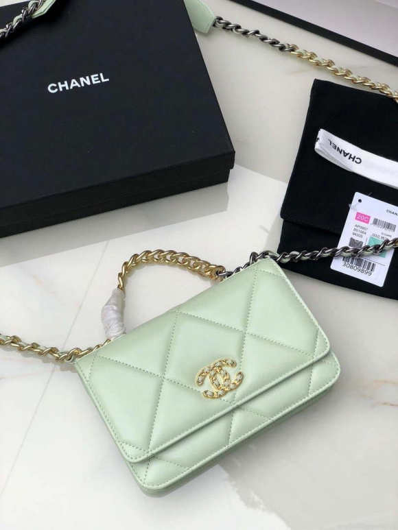 Chanel AP0957 19 Wallet on Chain Woc Shiny Lambskin Green