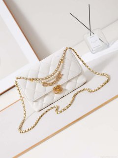 Chanel AS5011 Flap bag Shiny Lambskin Imitation Pearls & Gold-Tone Metal White