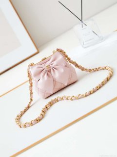 Chanel AP4028 Clutch with chain Lambskin Patent Crumpled Lambskin & Gold-Tone Metal Pink