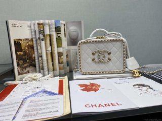 Chanel AS1785 CC Filigree Vanity Case Bag Grained Calfskin White