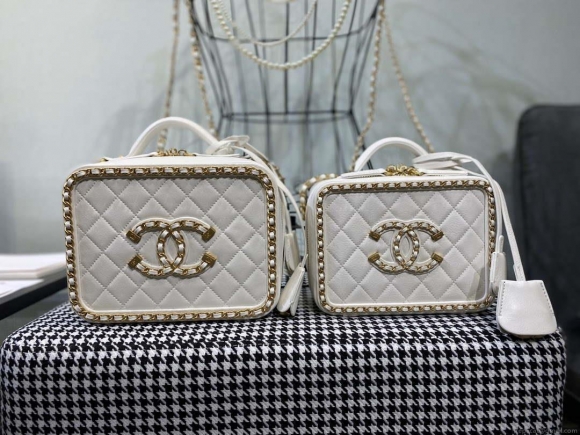 Chanel CC Filigree Vanity Case Bag Grained Calfskin A93343 White