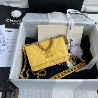 Chanel AP0250 Chanel 19 wallet on chain shiny Lambskin Beads Yellow