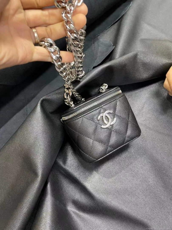 Chanel Small Vanity With Chain Bag Lambskin AP2198 Black Silvery