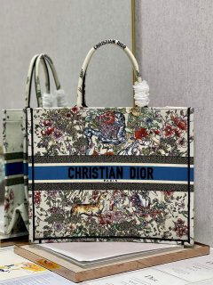 Dior M1286 Large Book Tote Latte D-Constellation Embroidery