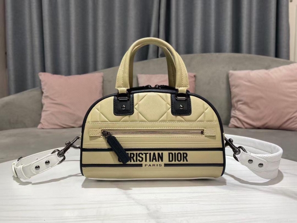 Dior M6202 Medium Vibe Zip Bowling Bag Apricot