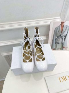 Dior Women‘s KDI760VNI ARTY lace-up ankle boots in white patent and calfskin