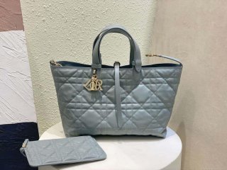 Dior M2821 Medium Dior Toujours Bag Blue Macrocannage Calfskin