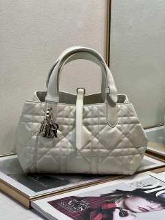 Dior M2822 Small Dior Toujours Bag White Macrocannage Calfskin