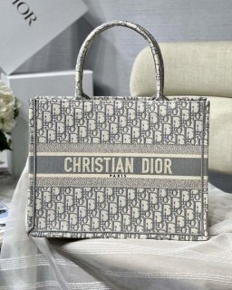 Dior Book Tote M1296 Medium Beige Dior Oblique Embroidery M0082