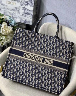 Dior M1286 Dior Book Tote Blue Dior Oblique Velvet