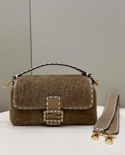 Fendi 8BR600 Baguette Medium Re-Edition bag in camel lamé sheepskin