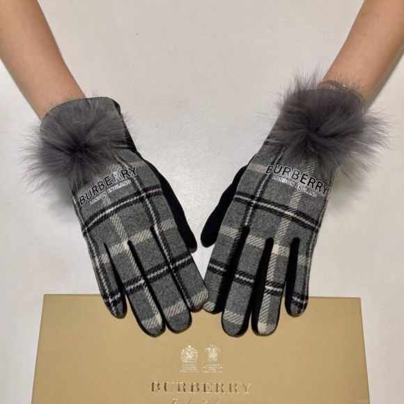 Burberry Women’s Gloves Burberry Wool Gloves B477881