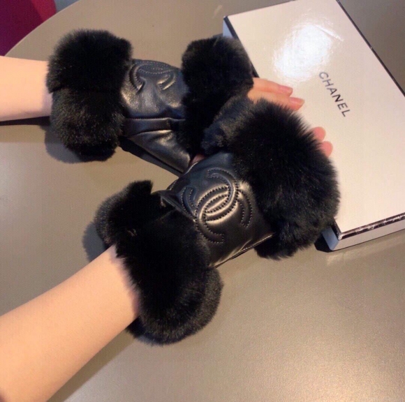 Chanel Women’s Gloves Designer Leather Gloves AA8317