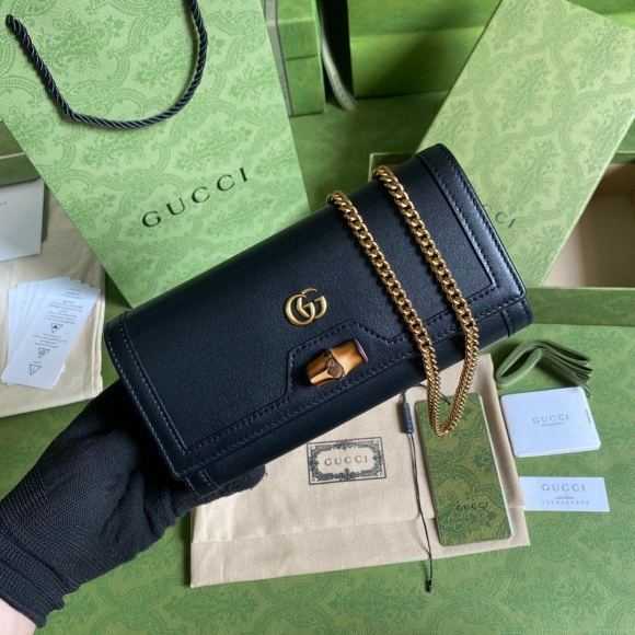 Gucci 658243 Diana chain wallet in Black